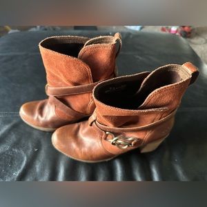 Timberland Ortholite  heeled leather boots size 9.5